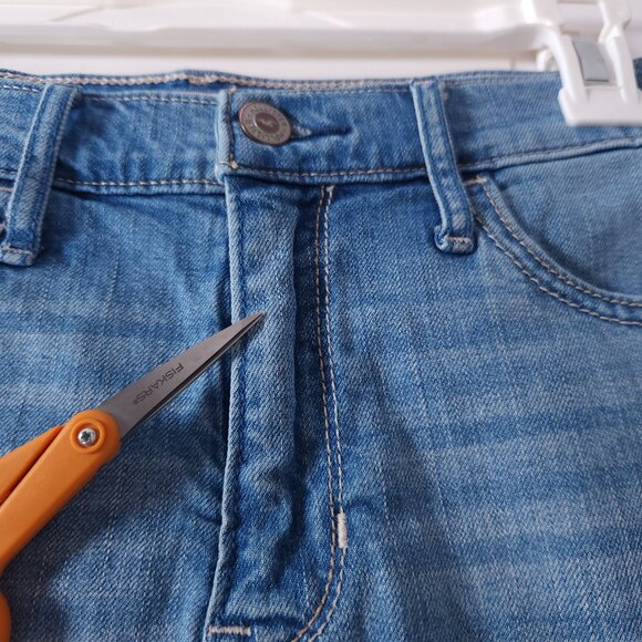 Hollister Womens Denim Jean Shorts Sz 3 W26 Blue Distressed Cutoff Y2K Casual - Picture 8 of 11